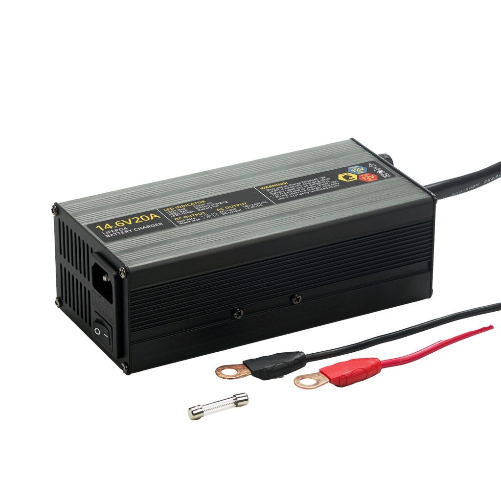Încărcător 14.6V20A LiFePO4