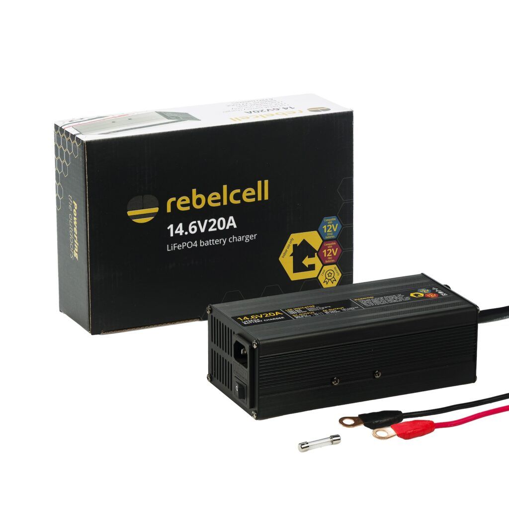 Încărcător 14.6V20A LiFePO4 5
