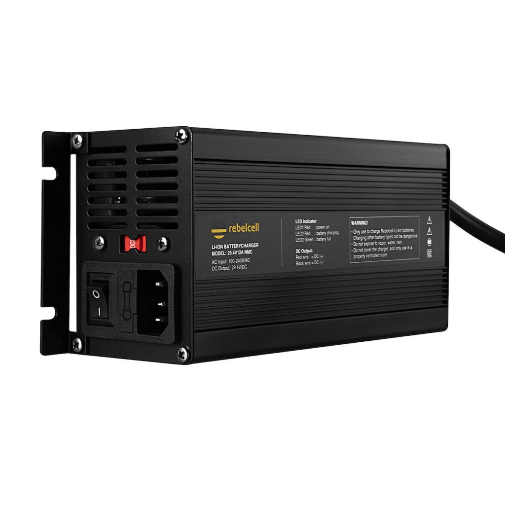Încărcător litiu 29.4V12A pentru interior 2