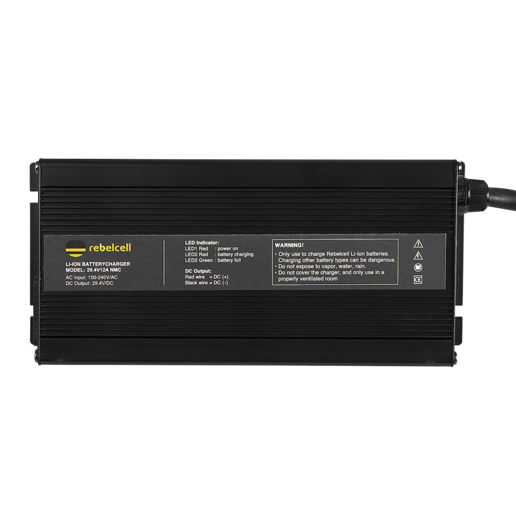 Încărcător litiu 29.4V12A pentru interior 3