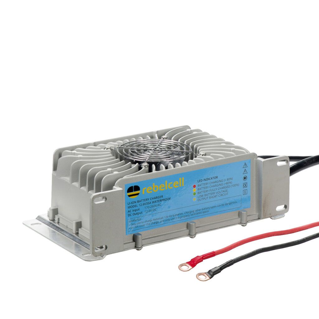 Încărcător litiu 12.6V35A rezistent la apă (IP65)